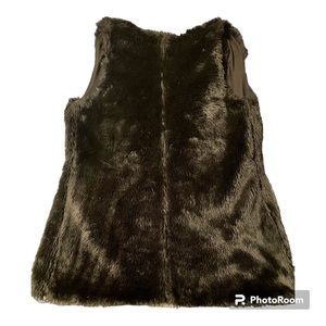 JOLT black faux fur vest with POCKETS! Size M - 31” long - open front - EUC!!!